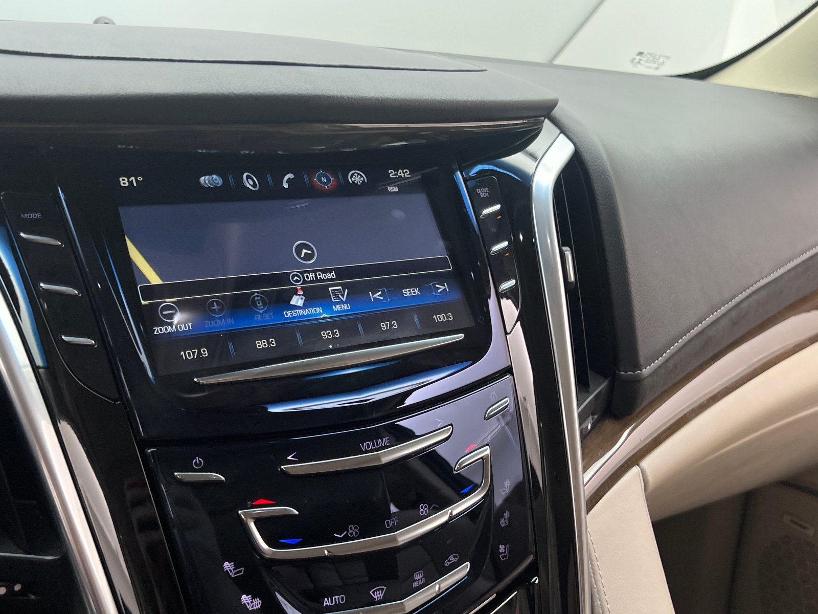 Thumbnail: 2019 Cadillac Escalade - 3