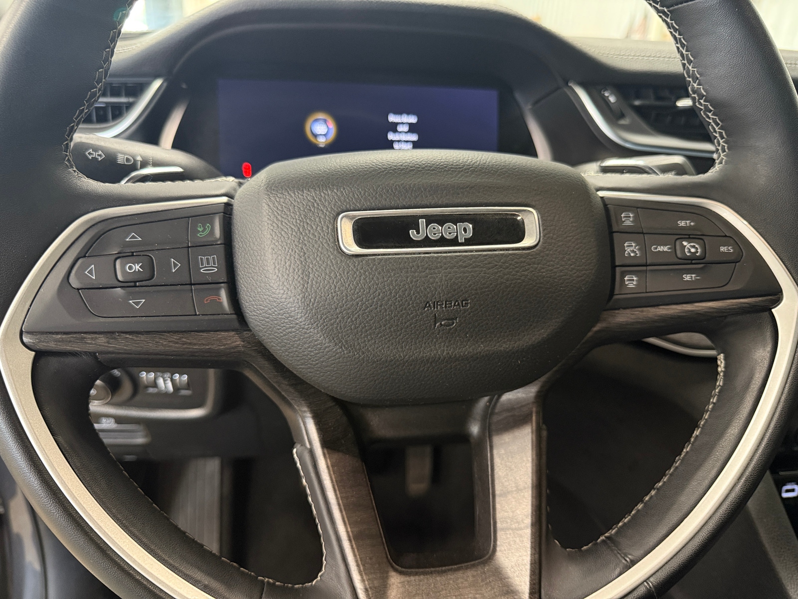 Thumbnail: 2022 Jeep Grand Cherokee - 4