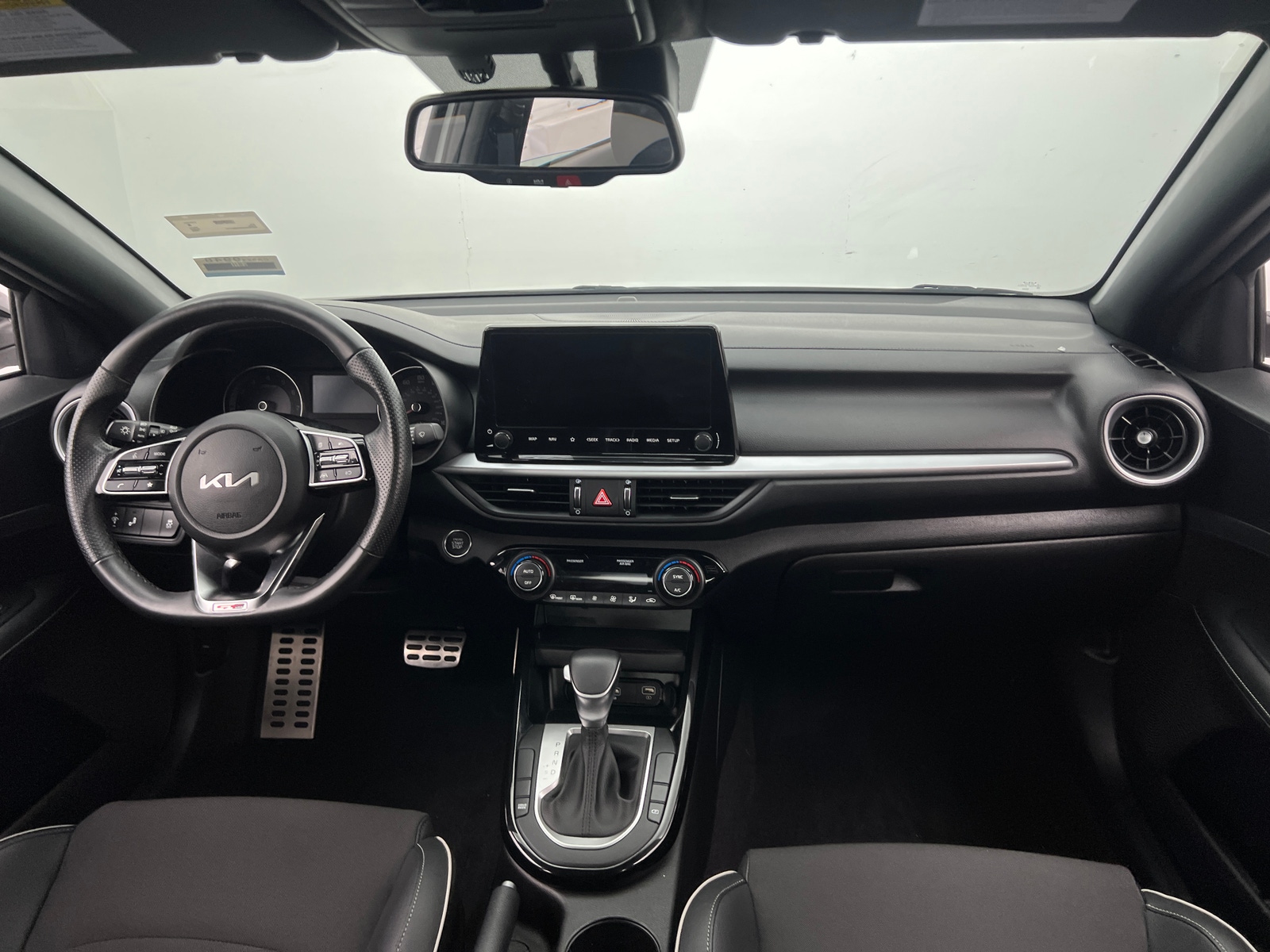 Thumbnail: 2023 Kia Forte - 3