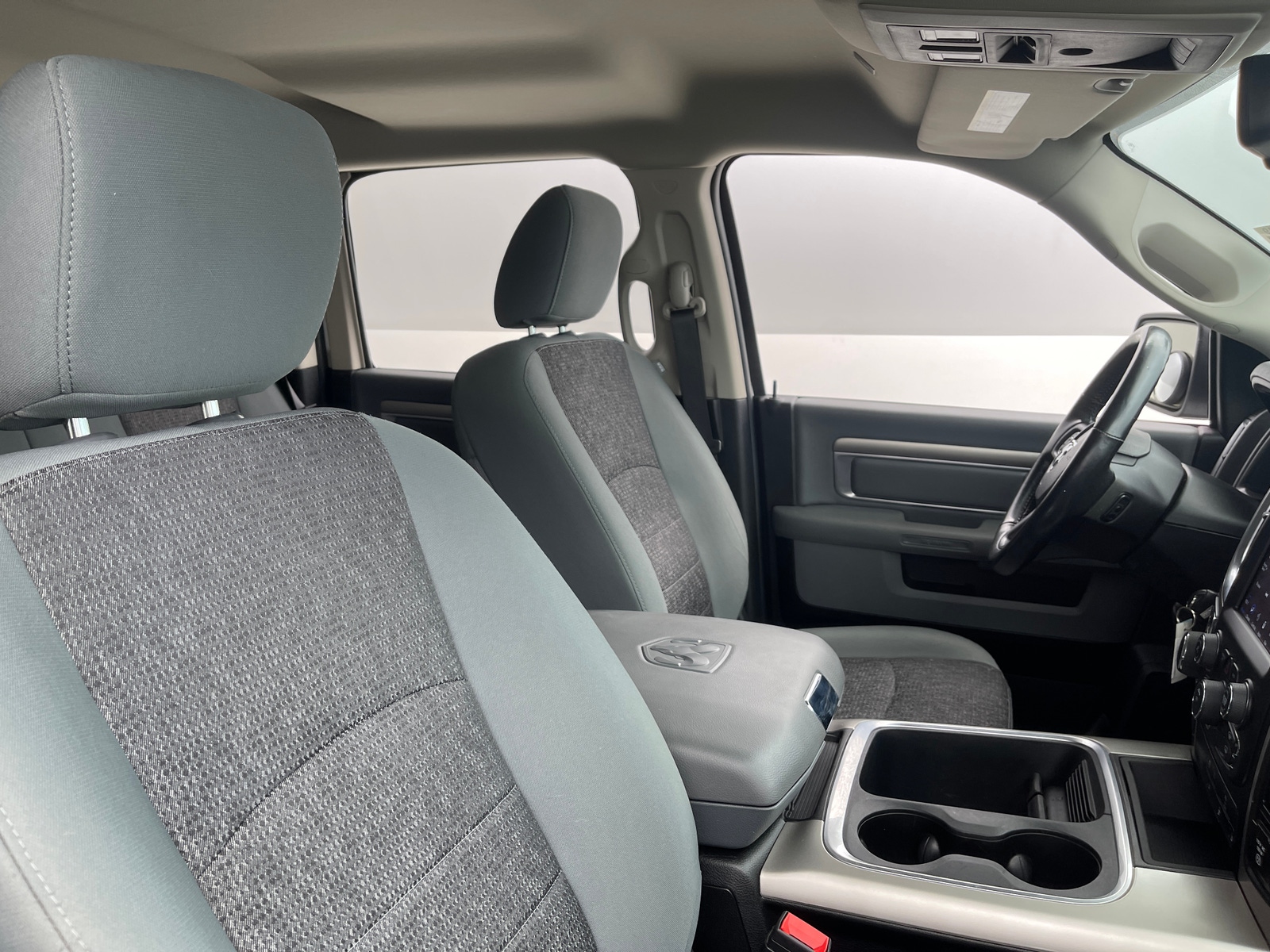 Thumbnail: 2020 RAM 1500 Classic - 2