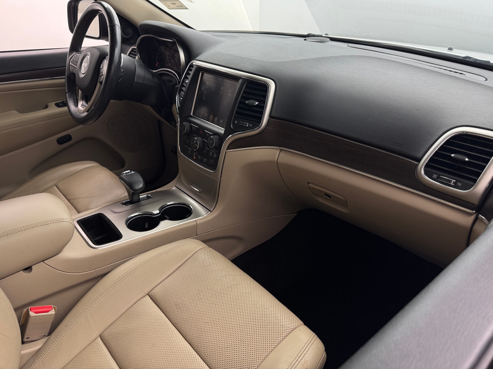 Thumbnail: 2015 Jeep Grand Cherokee - 2