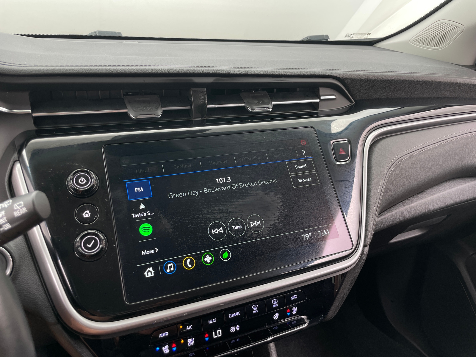 Thumbnail: 2023 Chevrolet Bolt EUV - 3
