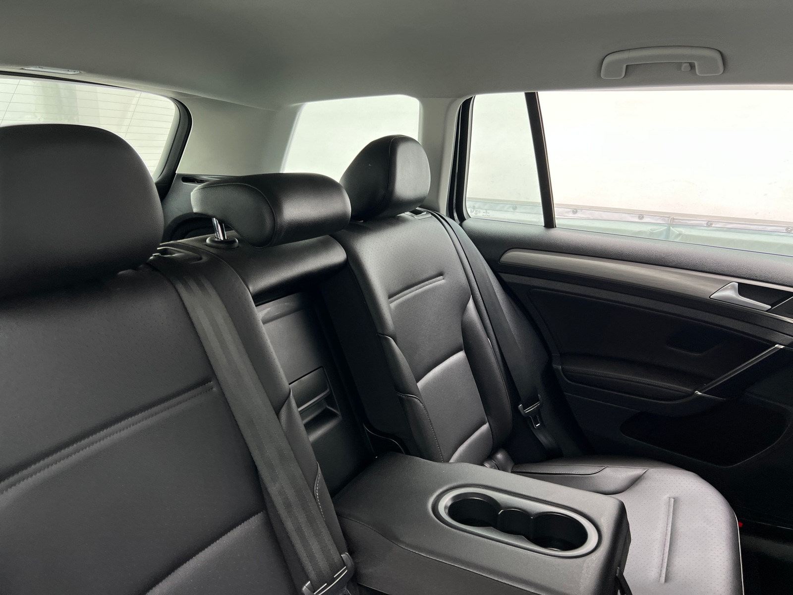 Thumbnail: 2015 Volkswagen e-Golf - 5