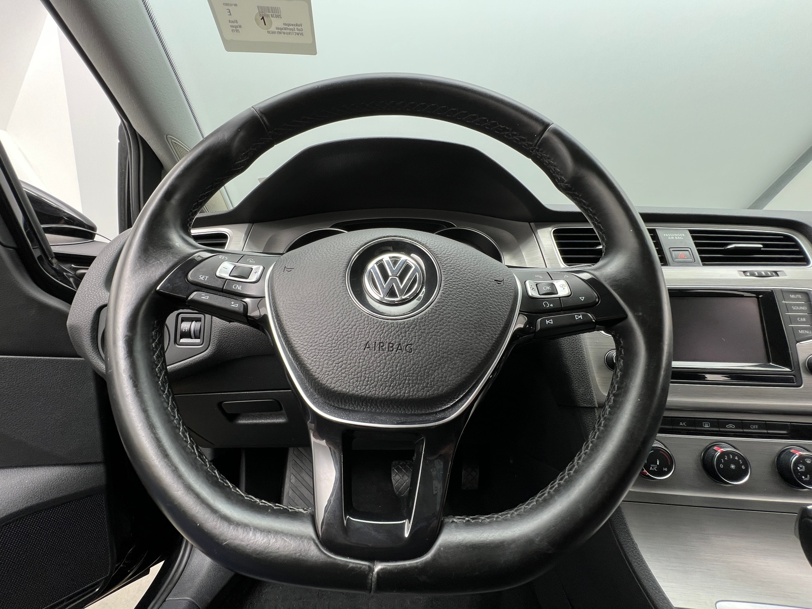 Thumbnail: 2015 Volkswagen e-Golf - 4