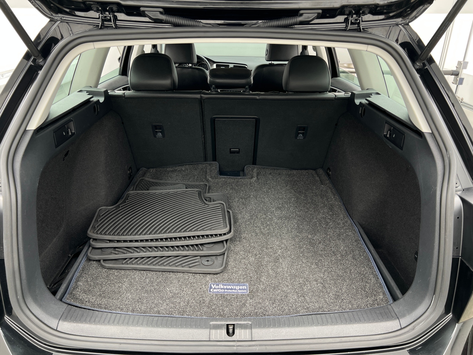 Thumbnail: 2015 Volkswagen e-Golf - 6