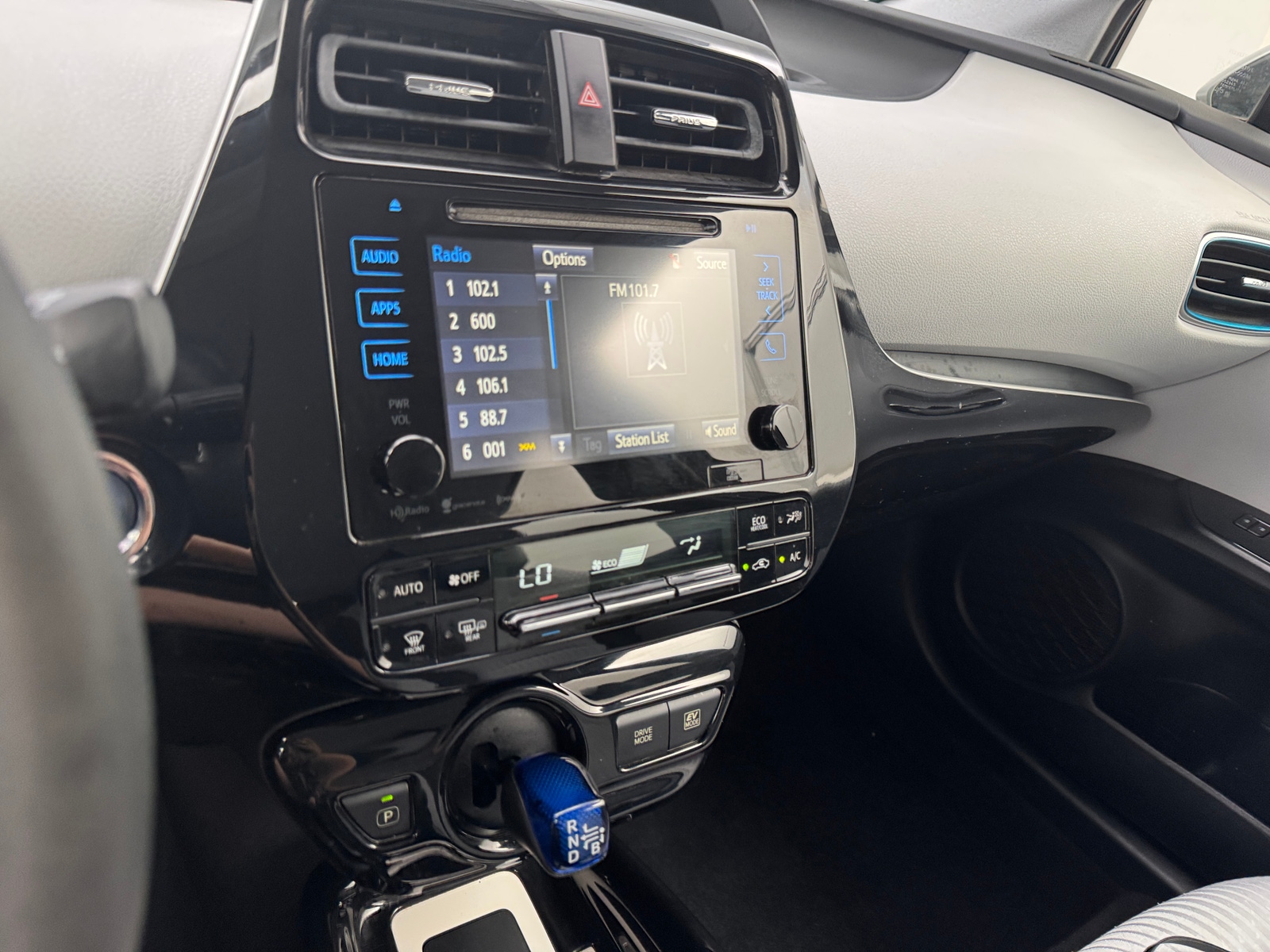 Thumbnail: 2016 Toyota Prius - 4