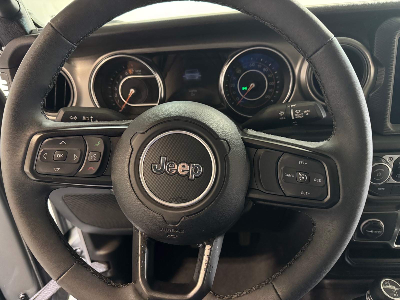 Thumbnail: 2023 Jeep Gladiator - 5