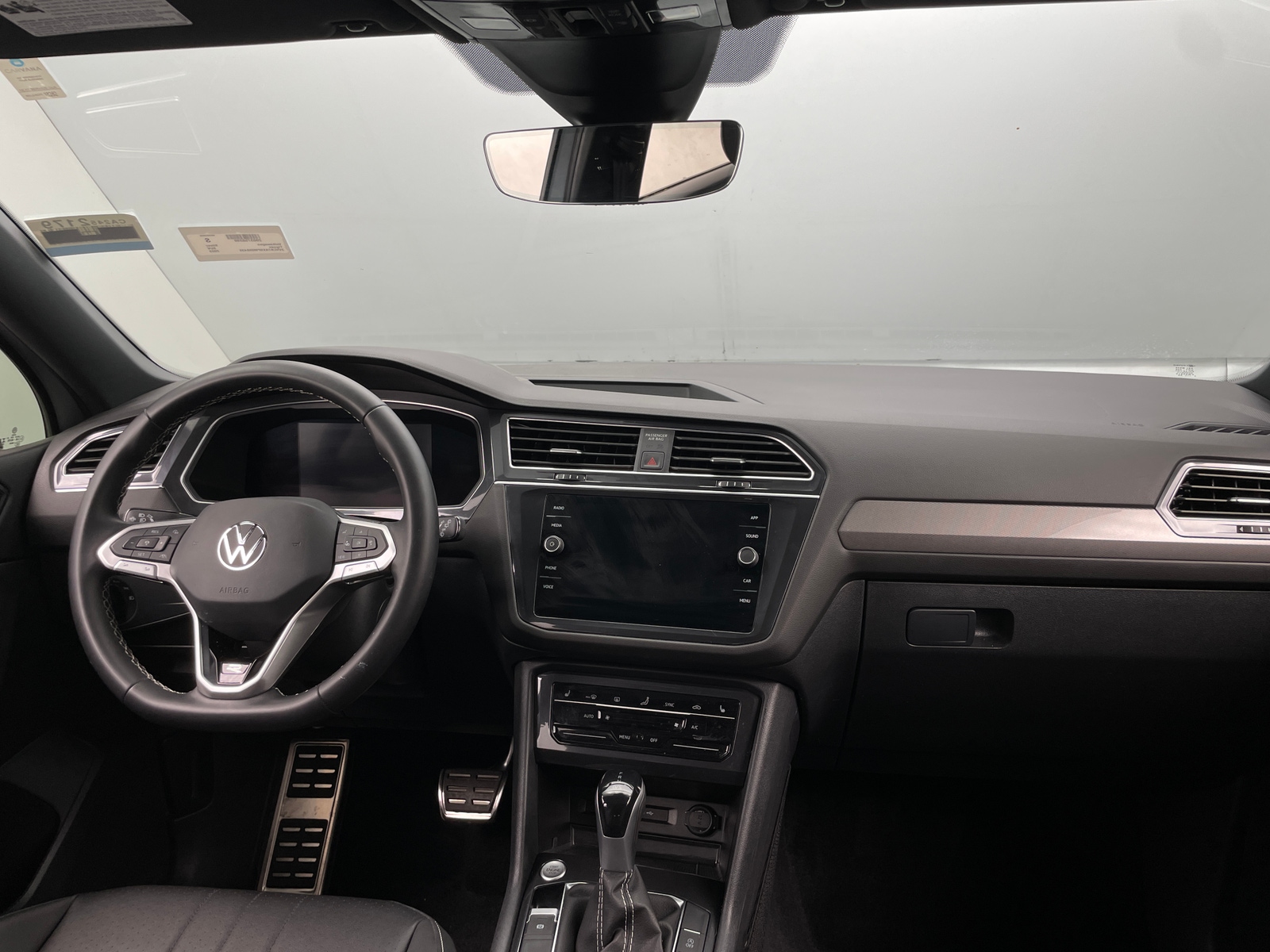 Thumbnail: 2023 Volkswagen Tiguan - 2