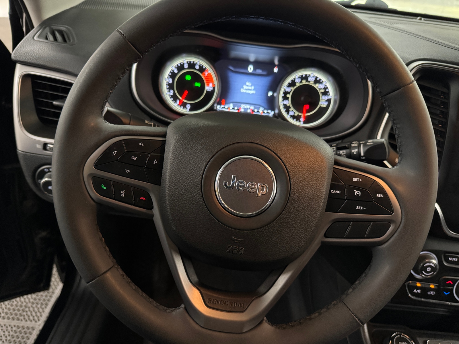Thumbnail: 2022 Jeep Cherokee - 4
