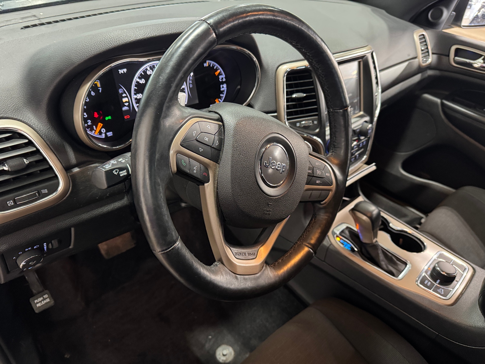 Thumbnail: 2017 Jeep Grand Cherokee - 3