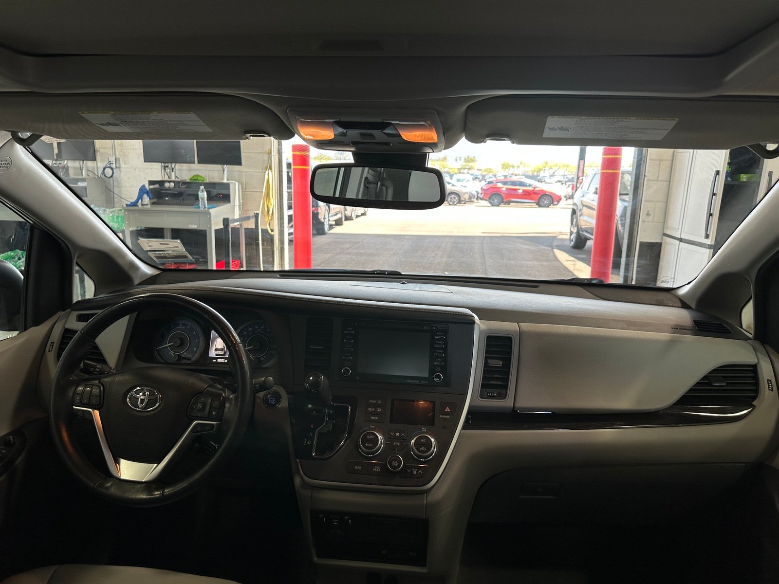 Thumbnail: 2020 Toyota Sienna - 2