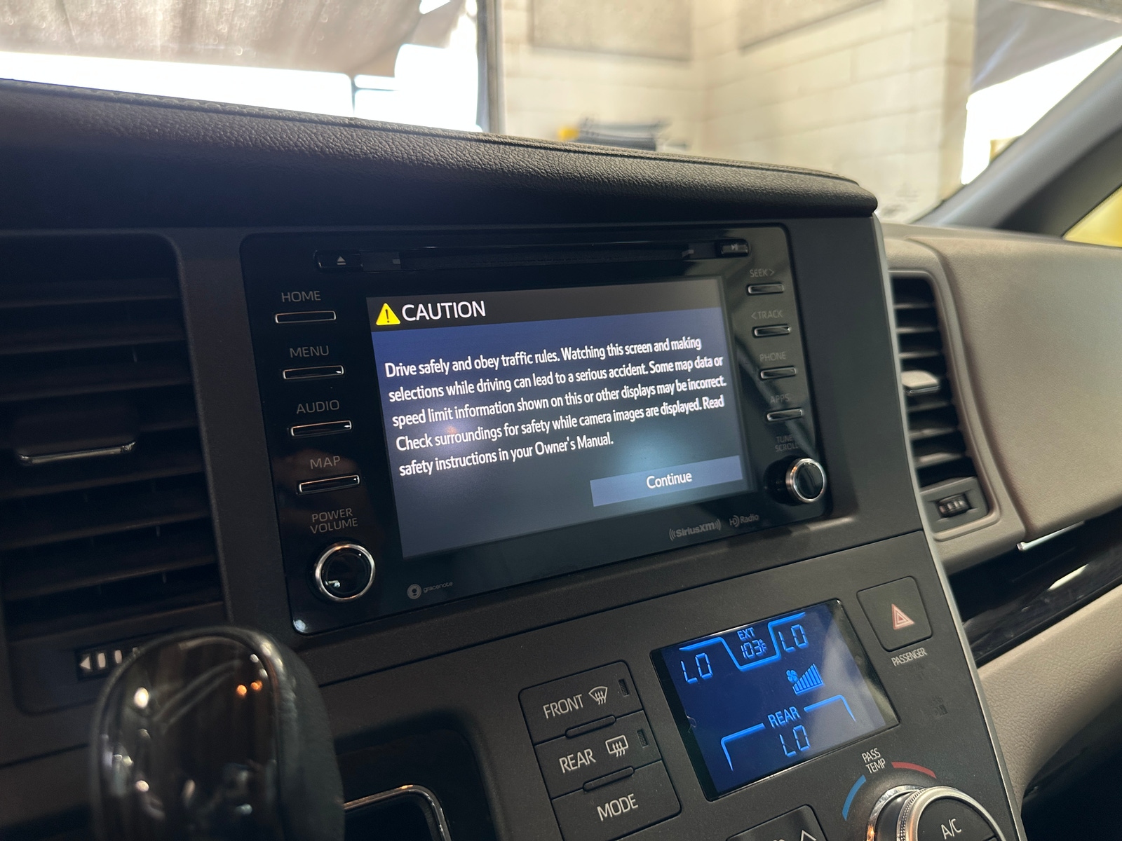Thumbnail: 2020 Toyota Sienna - 3