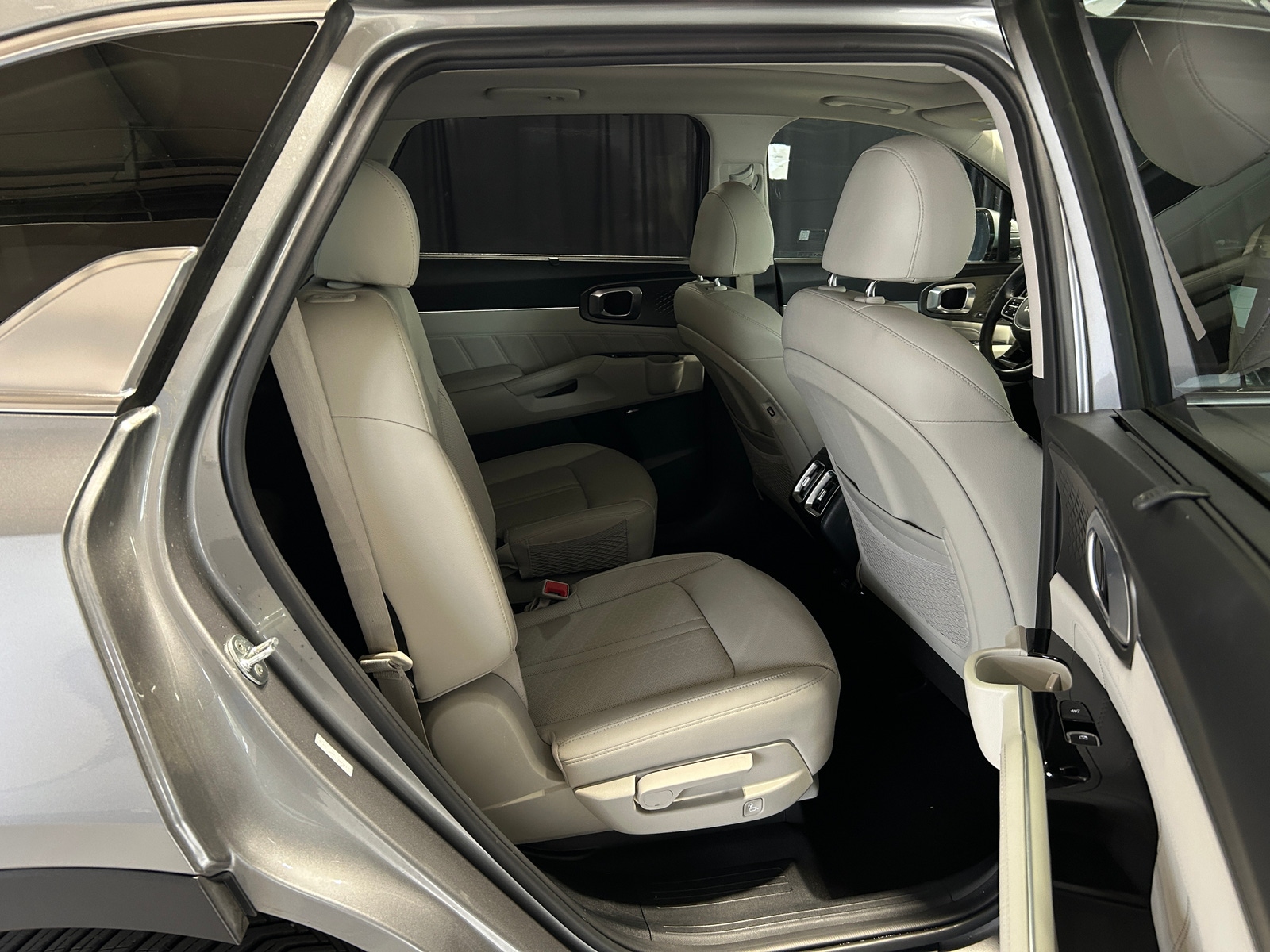 Thumbnail: 2023 Kia Sorento - 5
