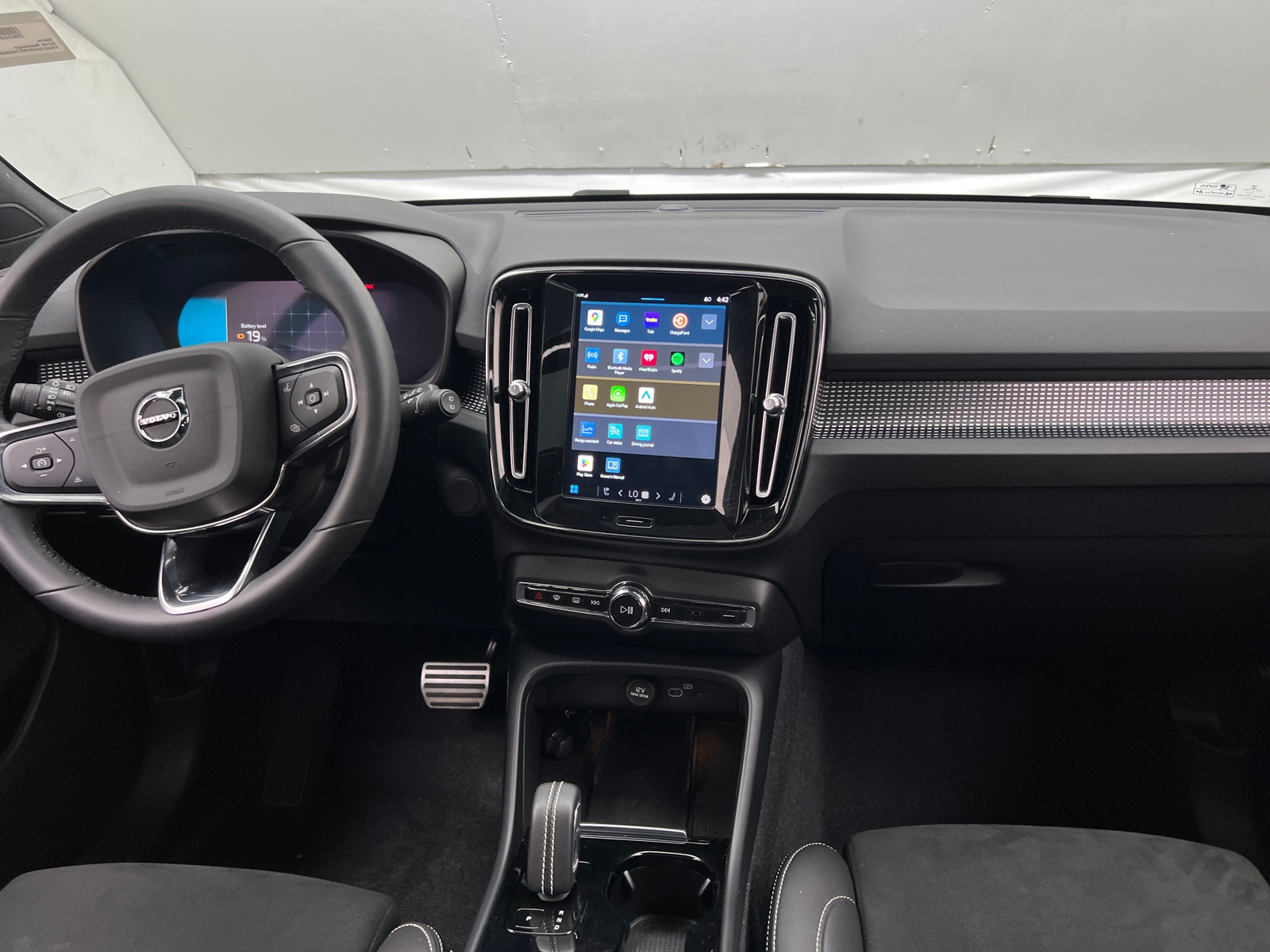 Thumbnail: 2022 Volvo XC40 - 2