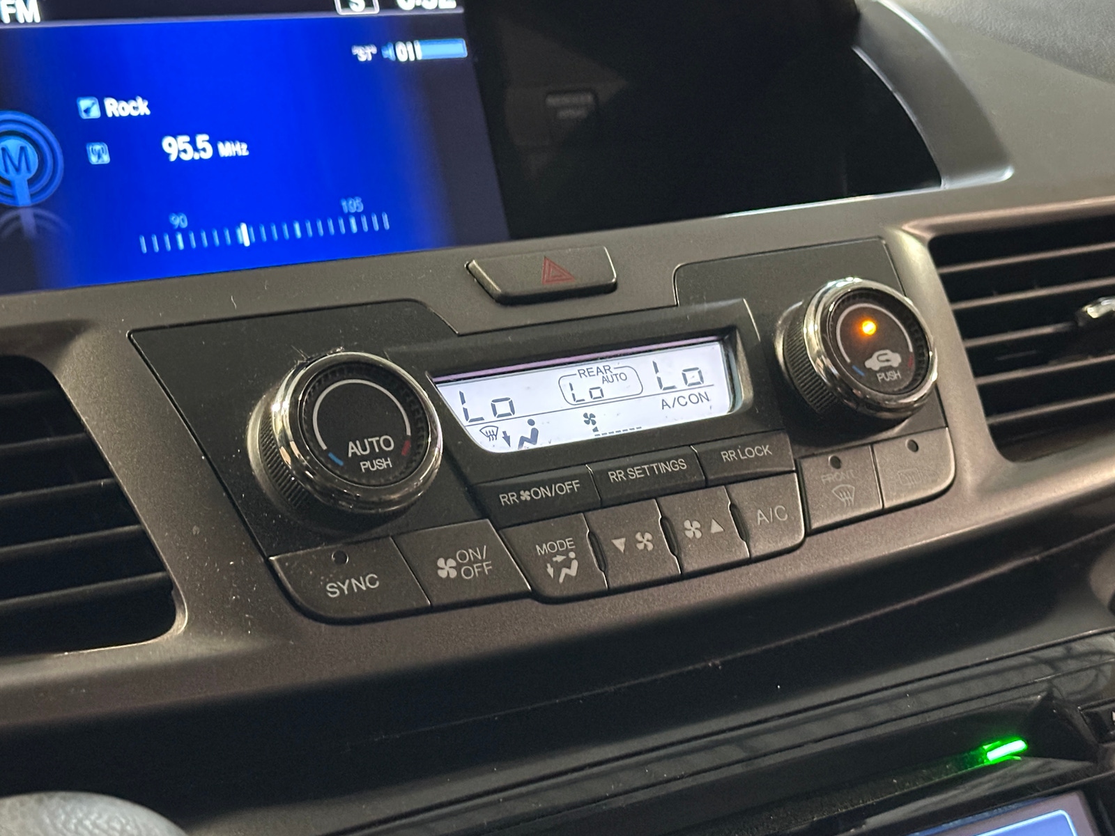 Thumbnail: 2014 Honda Odyssey - 4