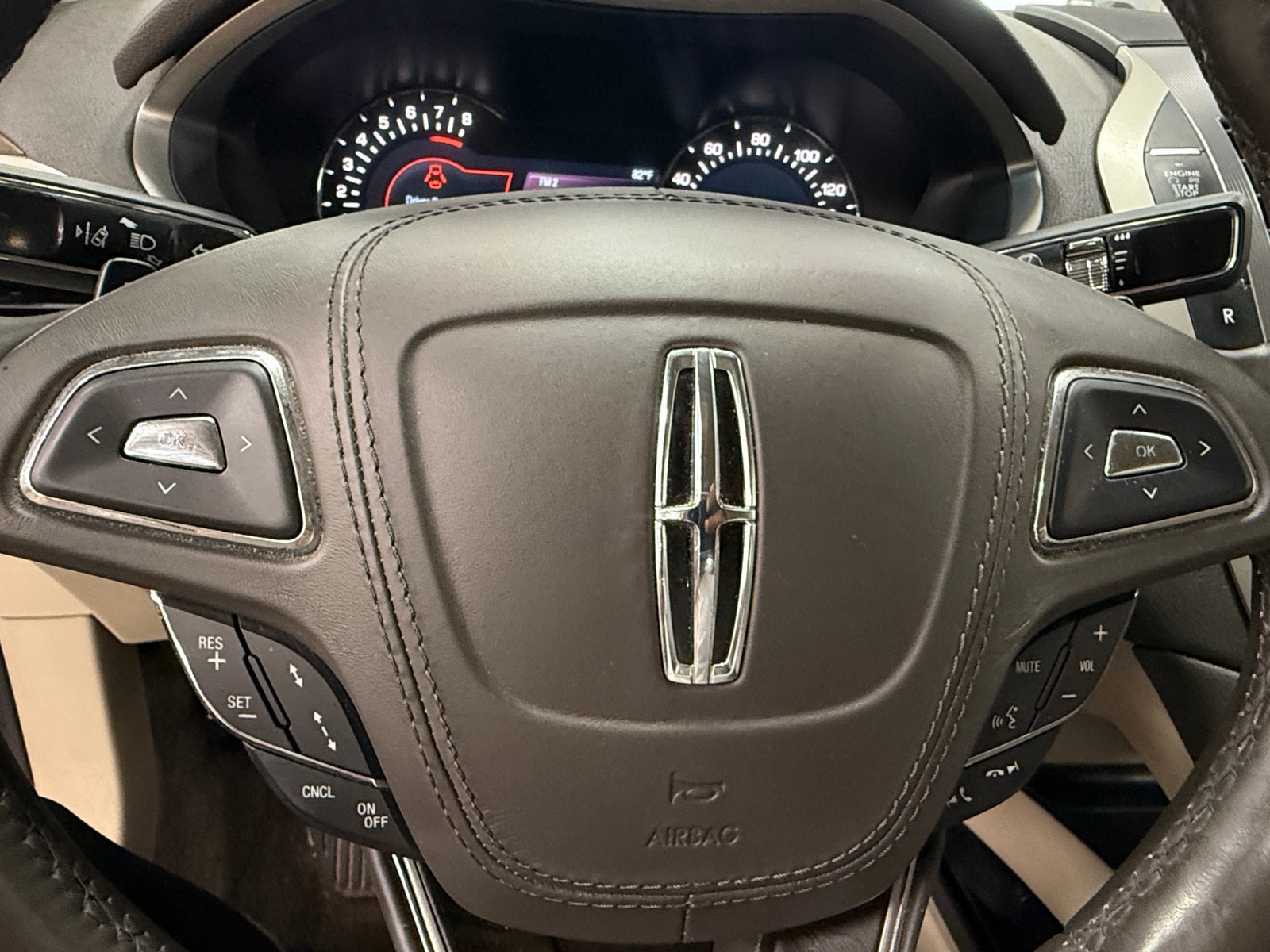 Thumbnail: 2017 Lincoln MKZ - 4