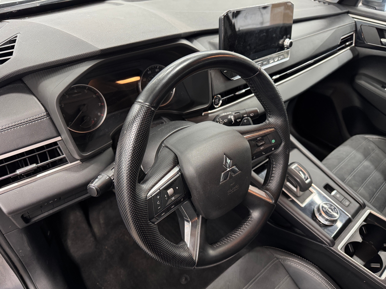 Thumbnail: 2022 Mitsubishi Outlander - 3