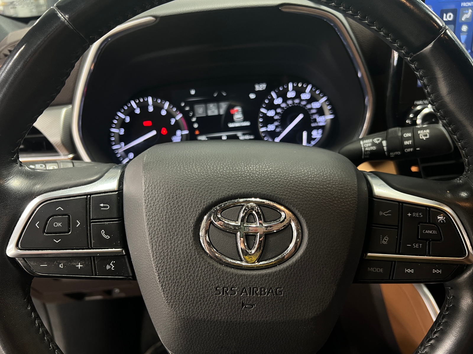 Thumbnail: 2020 Toyota Highlander - 4