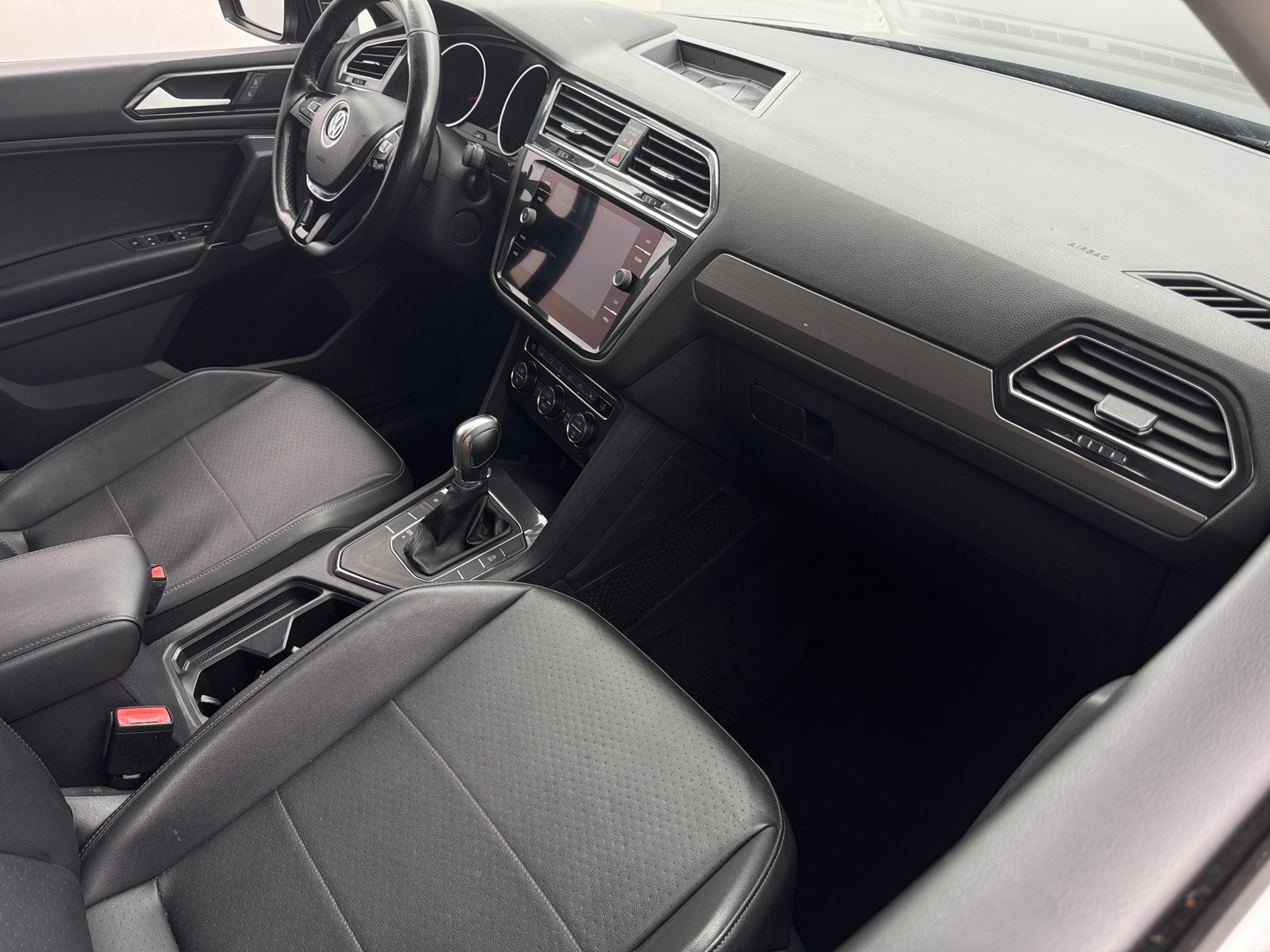 Thumbnail: 2018 Volkswagen Tiguan - 2
