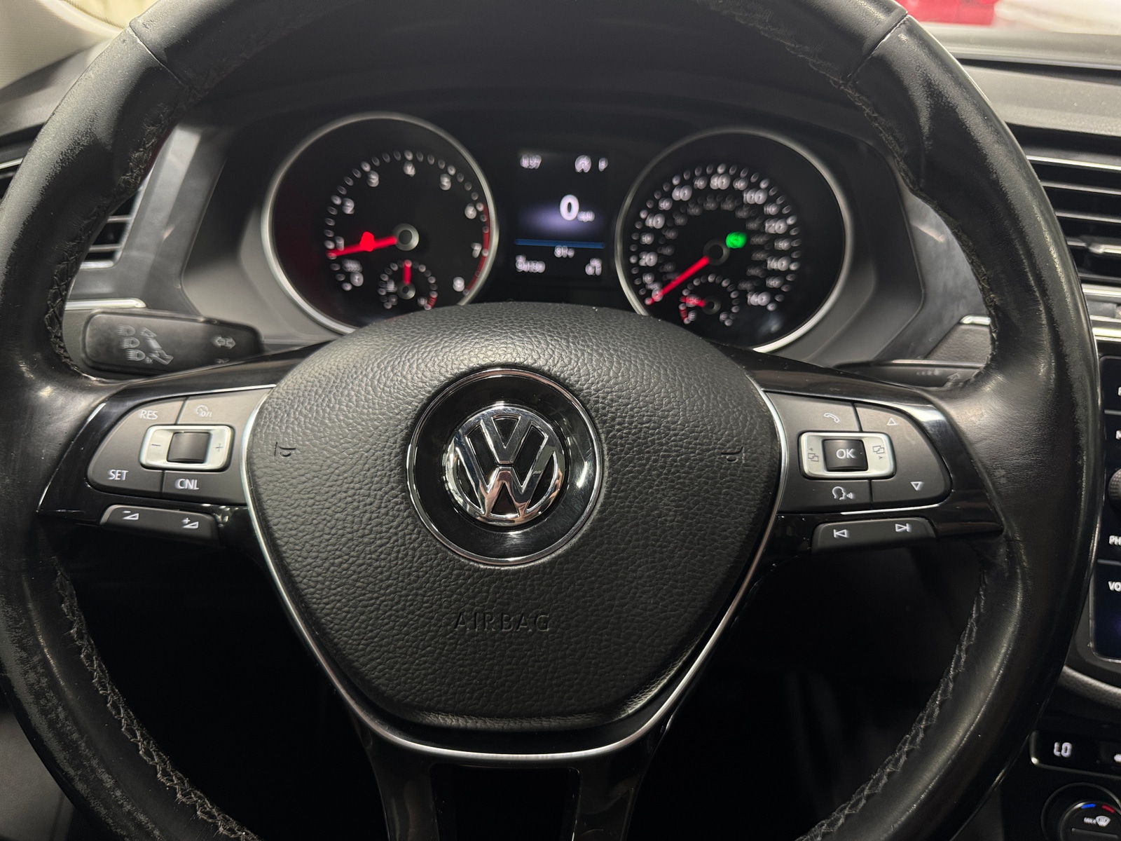 Thumbnail: 2018 Volkswagen Tiguan - 4