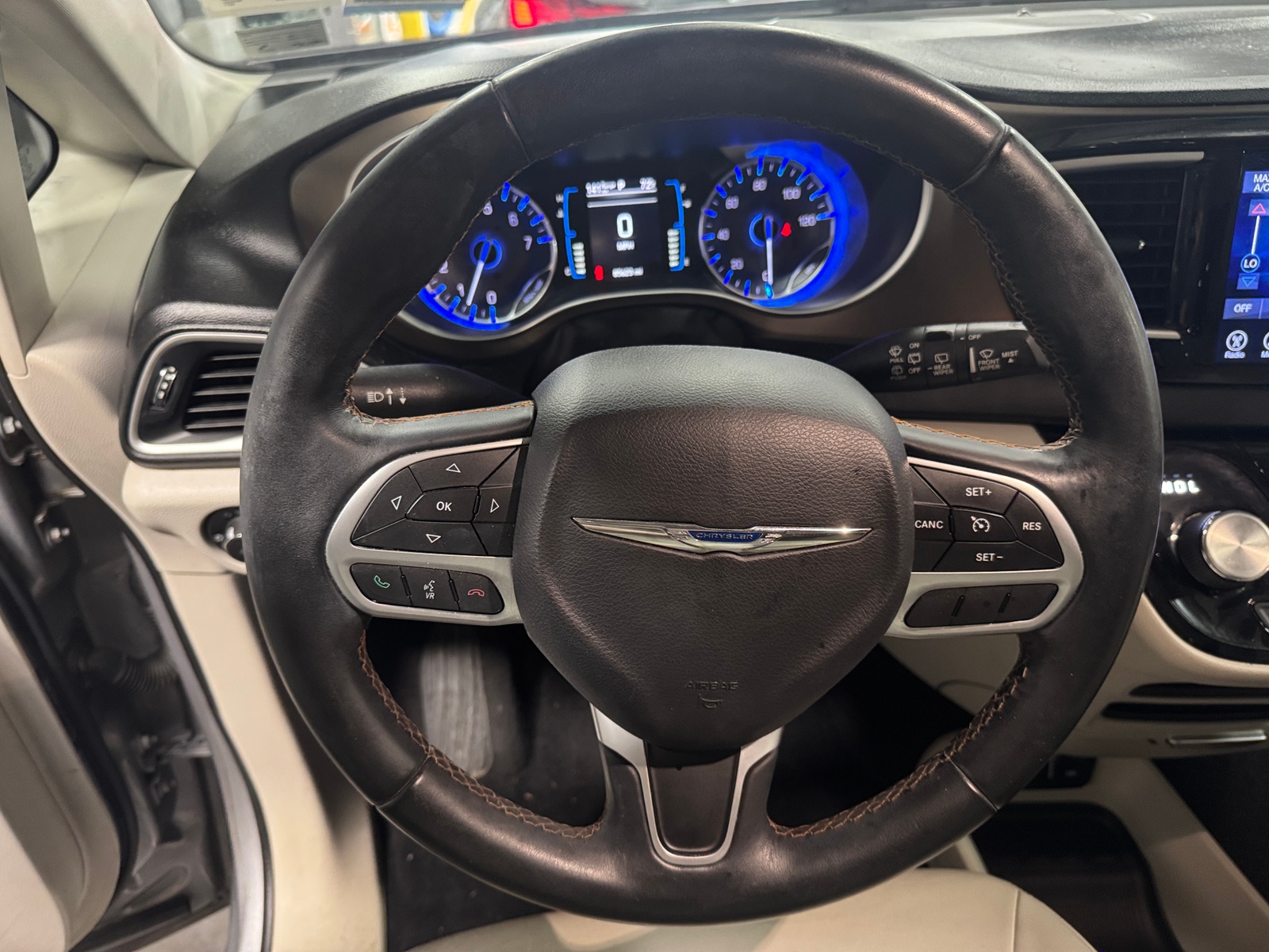 Thumbnail: 2017 Chrysler Pacifica - 4