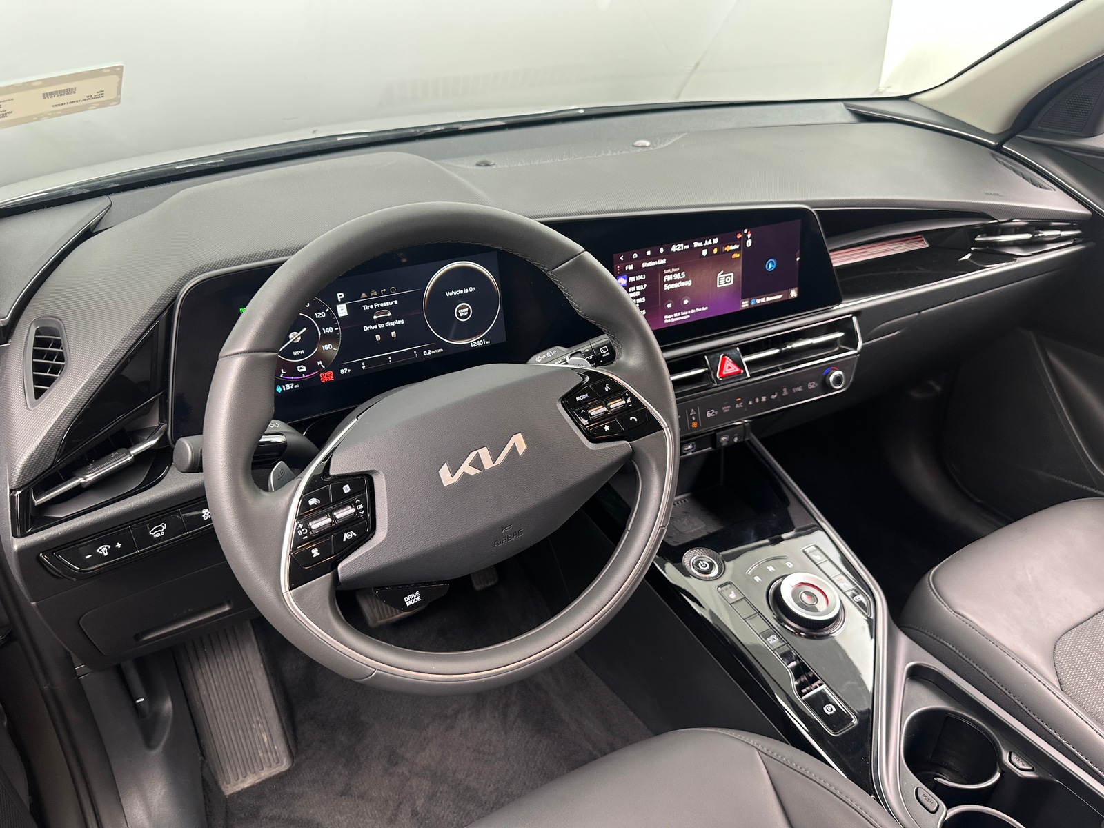 Thumbnail: 2024 Kia Niro - 3