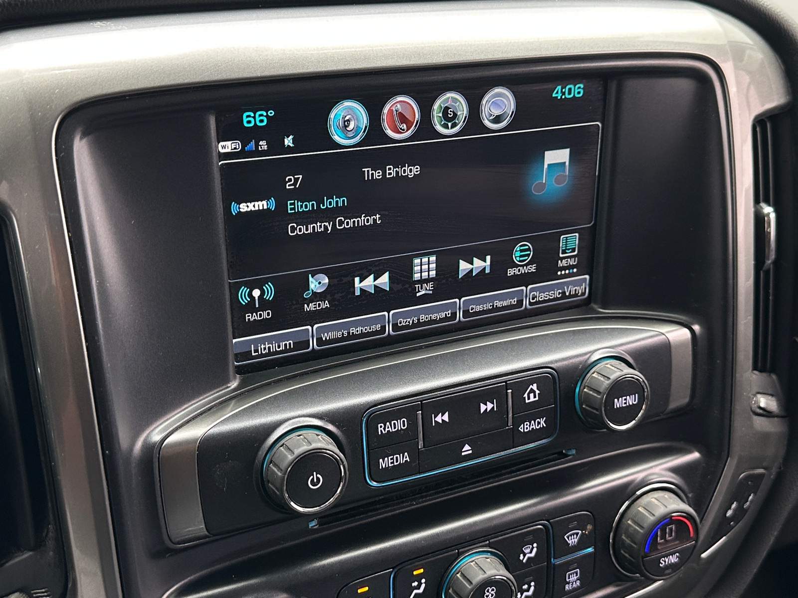 Thumbnail: 2017 Chevrolet Silverado 1500 - 4