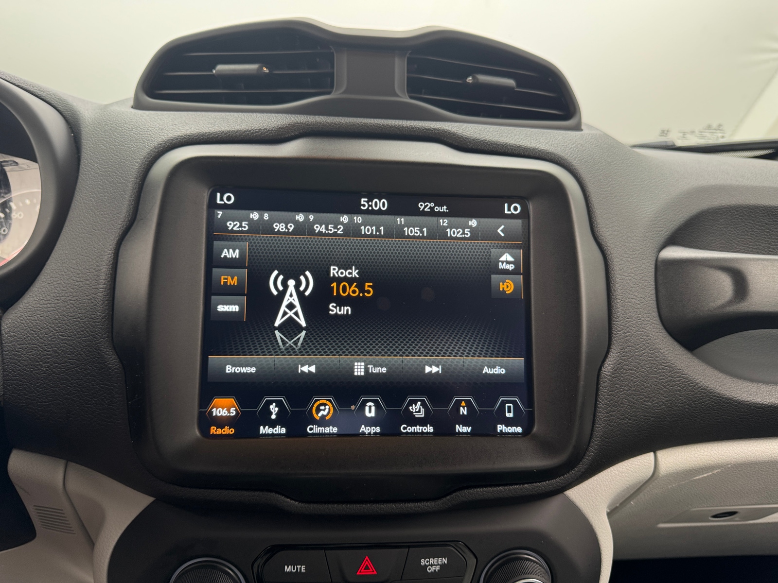 Thumbnail: 2018 Jeep Renegade - 3