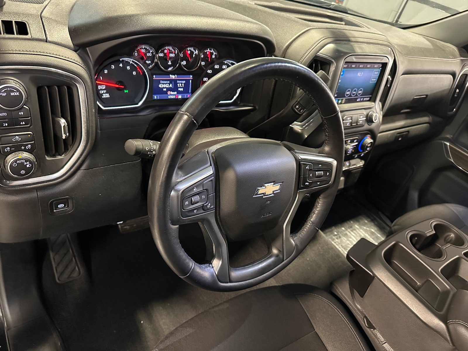 Thumbnail: 2020 Chevrolet Silverado 1500 - 3