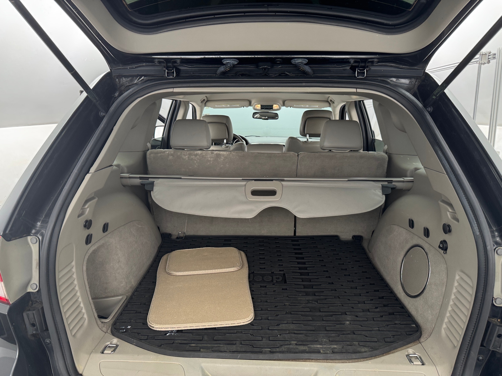 Thumbnail: 2011 Jeep Grand Cherokee - 7