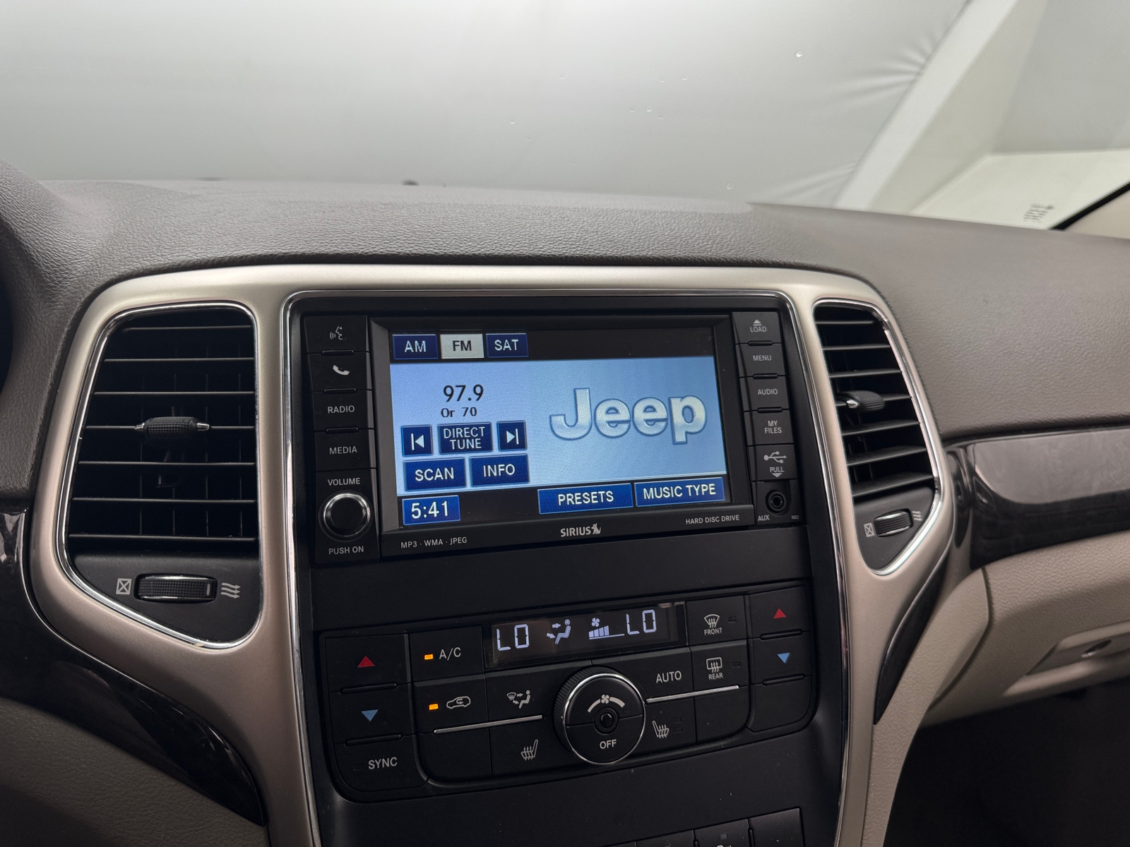 Thumbnail: 2011 Jeep Grand Cherokee - 4