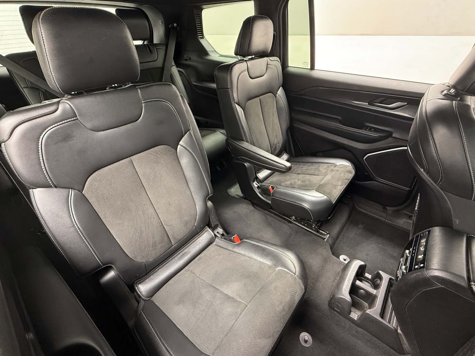 Thumbnail: 2022 Jeep Grand Cherokee L - 5