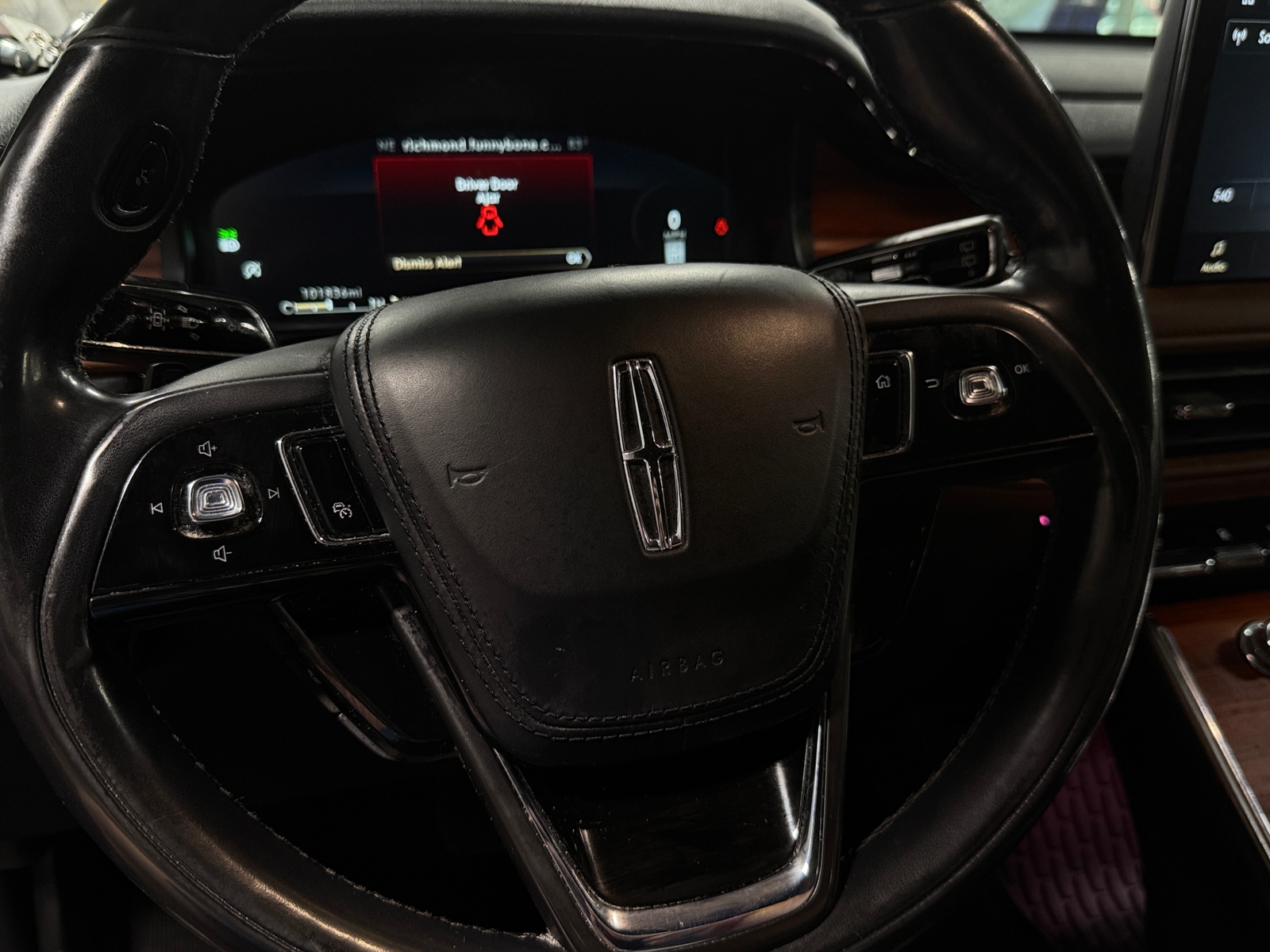 Thumbnail: 2022 Lincoln Aviator - 4