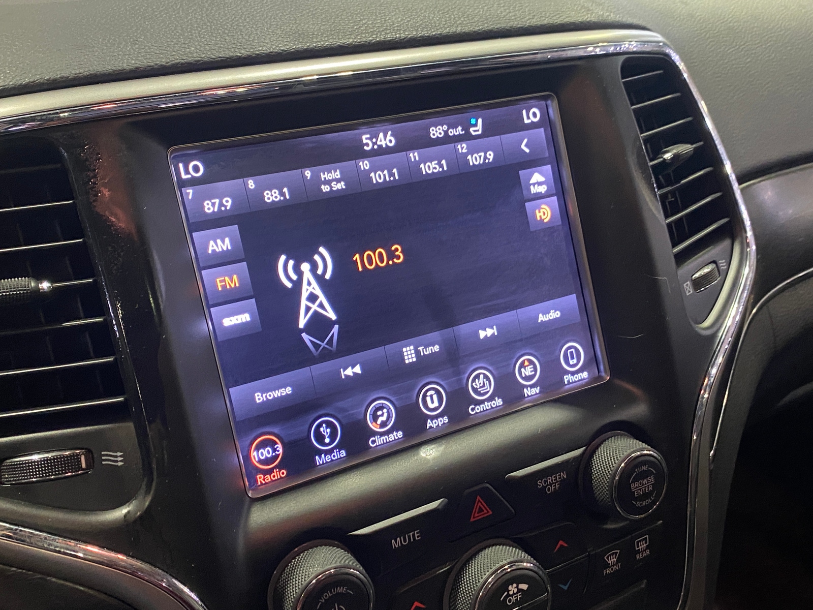 Thumbnail: 2018 Jeep Grand Cherokee - 3