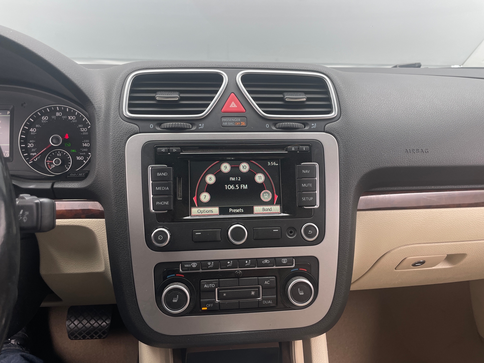 Thumbnail: 2012 Volkswagen Eos - 3