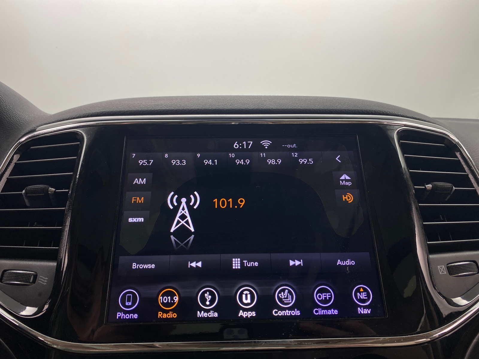 Thumbnail: 2019 Jeep Grand Cherokee - 3