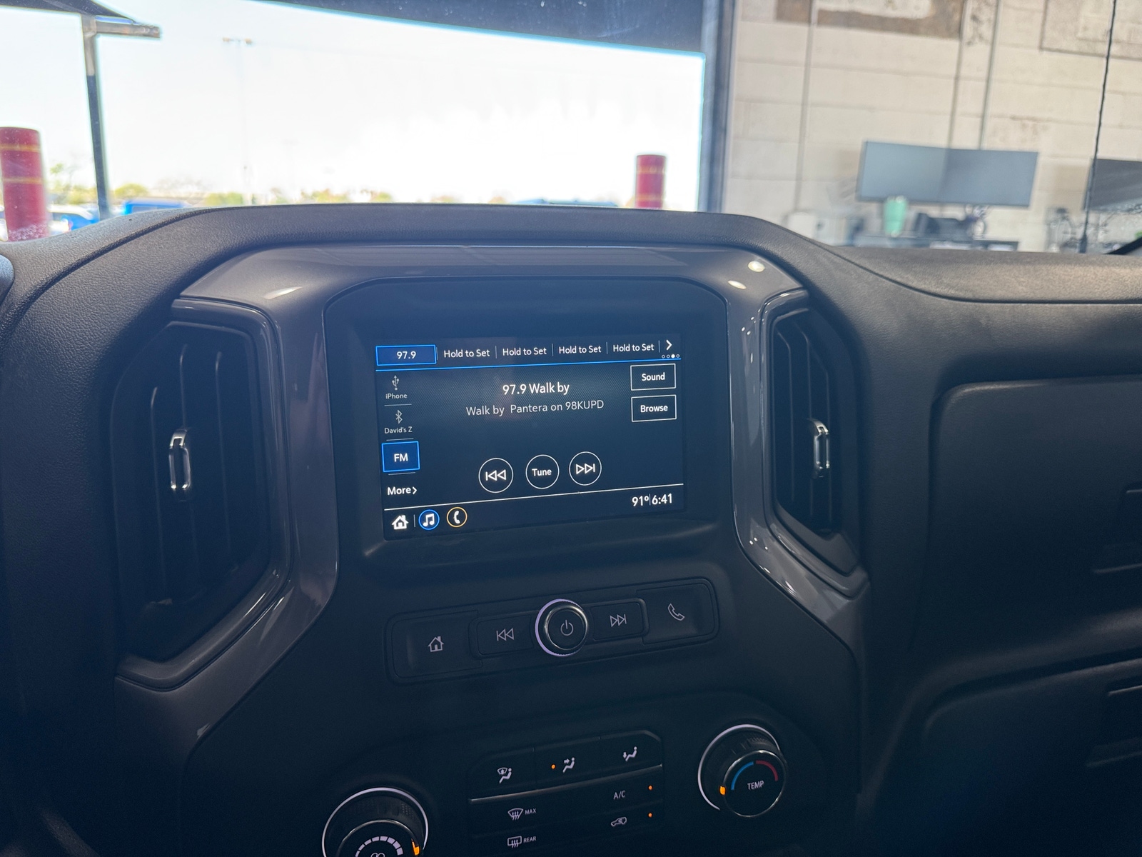 Thumbnail: 2019 Chevrolet Silverado 1500 - 3