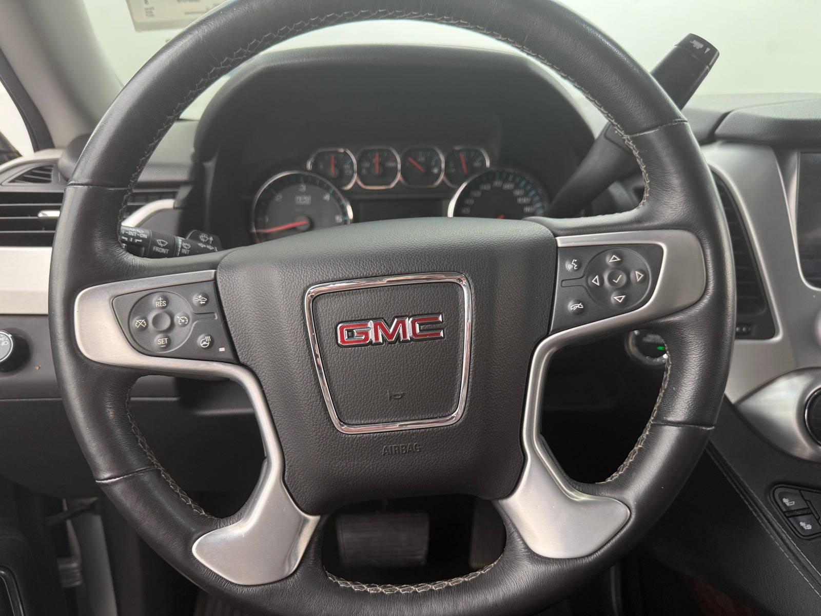 Thumbnail: 2017 GMC Yukon XL - 4