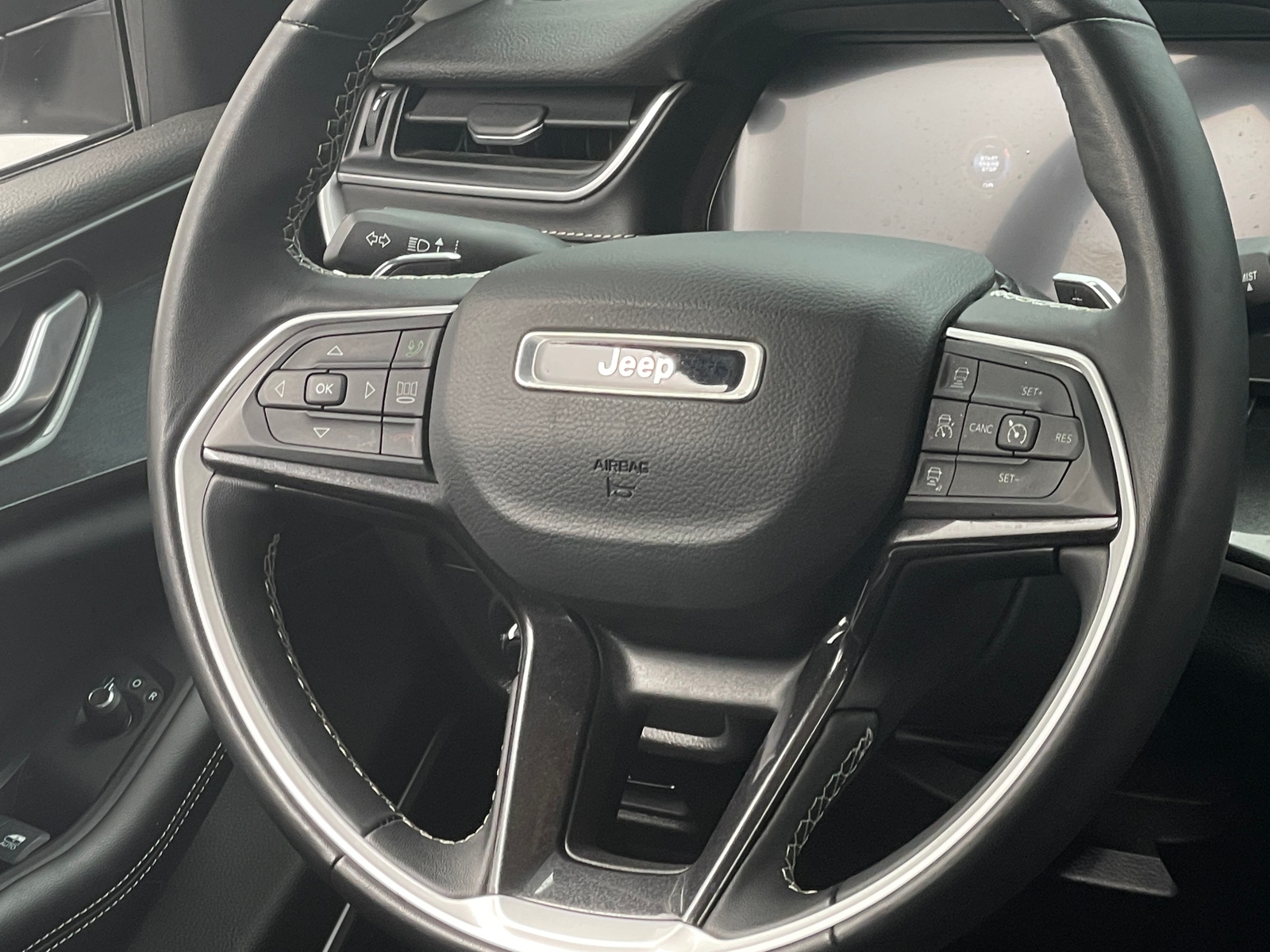 Thumbnail: 2022 Jeep Grand Cherokee - 5