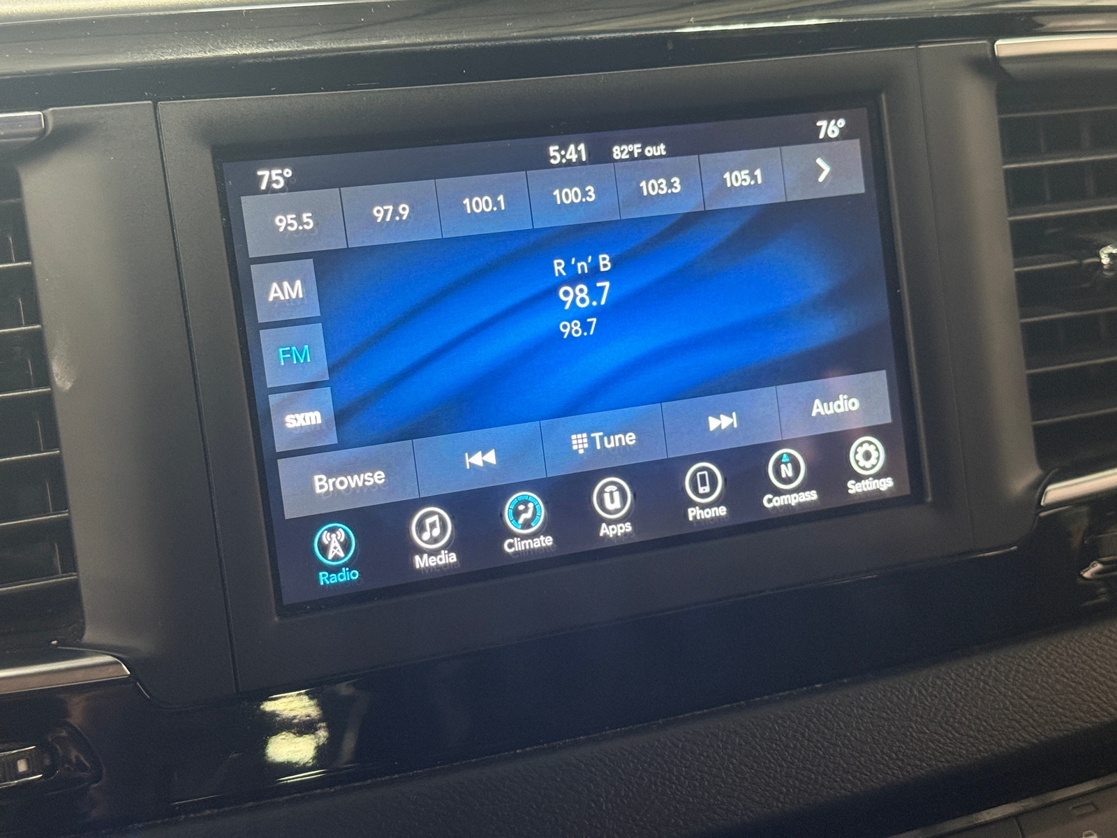 Thumbnail: 2020 Chrysler Pacifica - 4