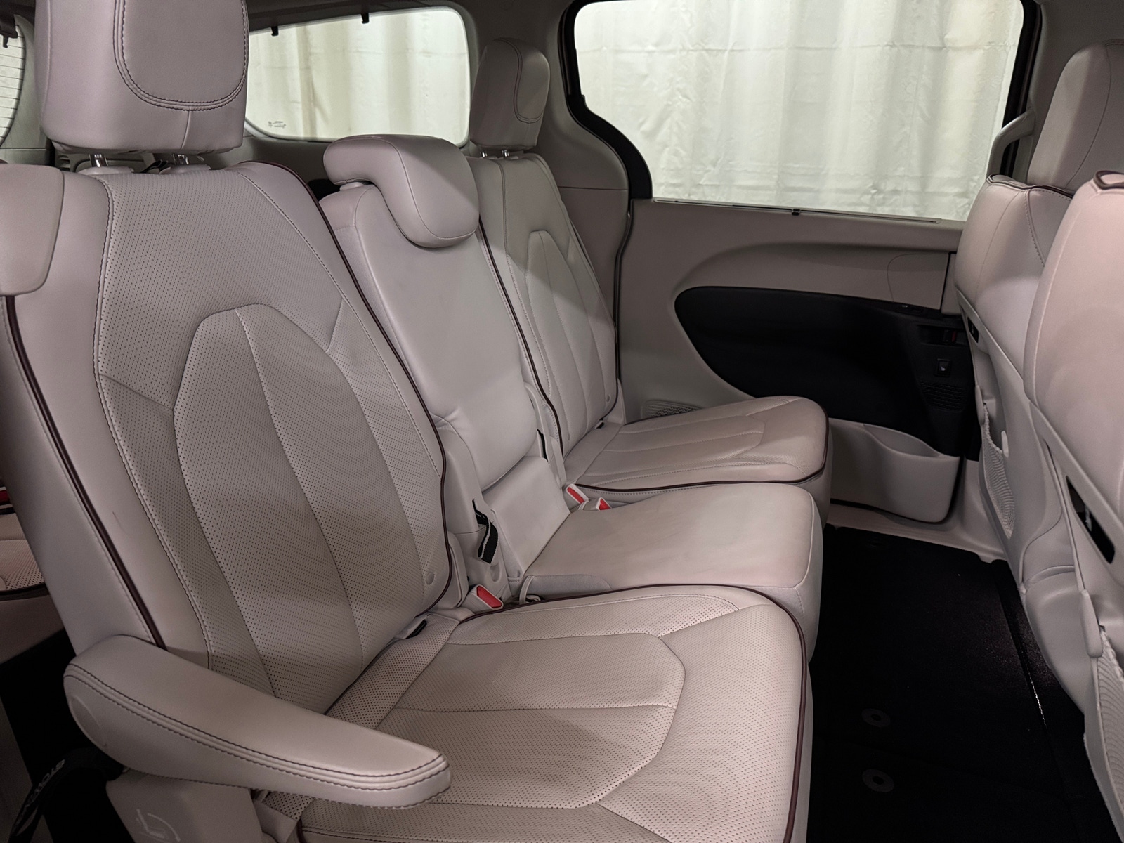 Thumbnail: 2017 Chrysler Pacifica - 5