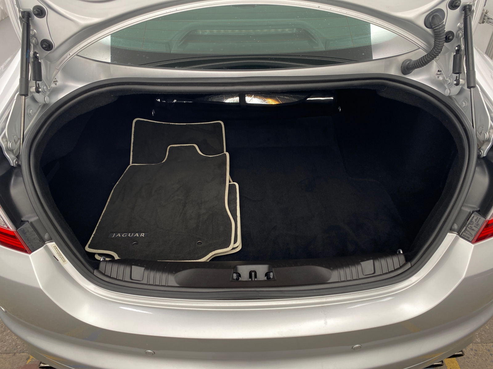 Thumbnail: 2012 Jaguar XF - 6