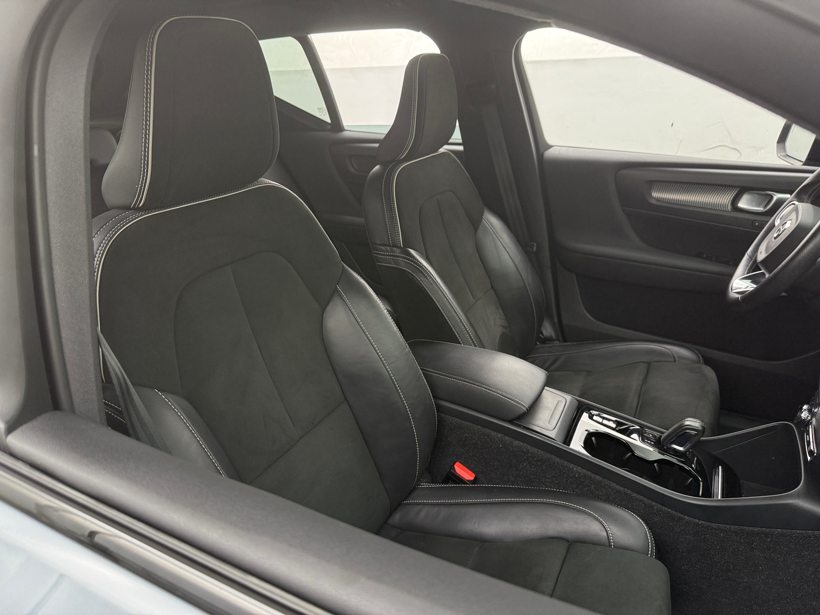Thumbnail: 2021 Volvo XC40 - 2