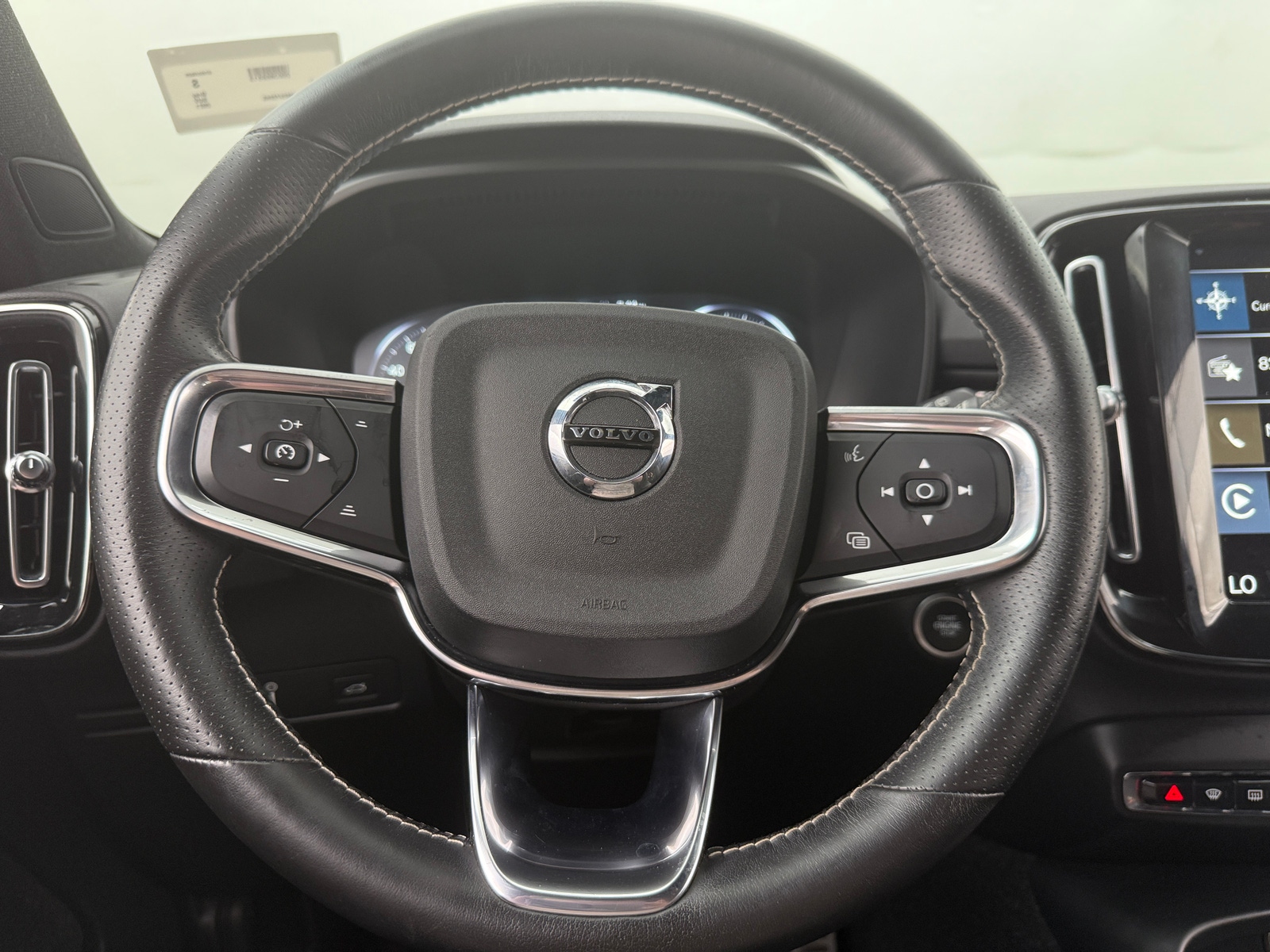 Thumbnail: 2021 Volvo XC40 - 5
