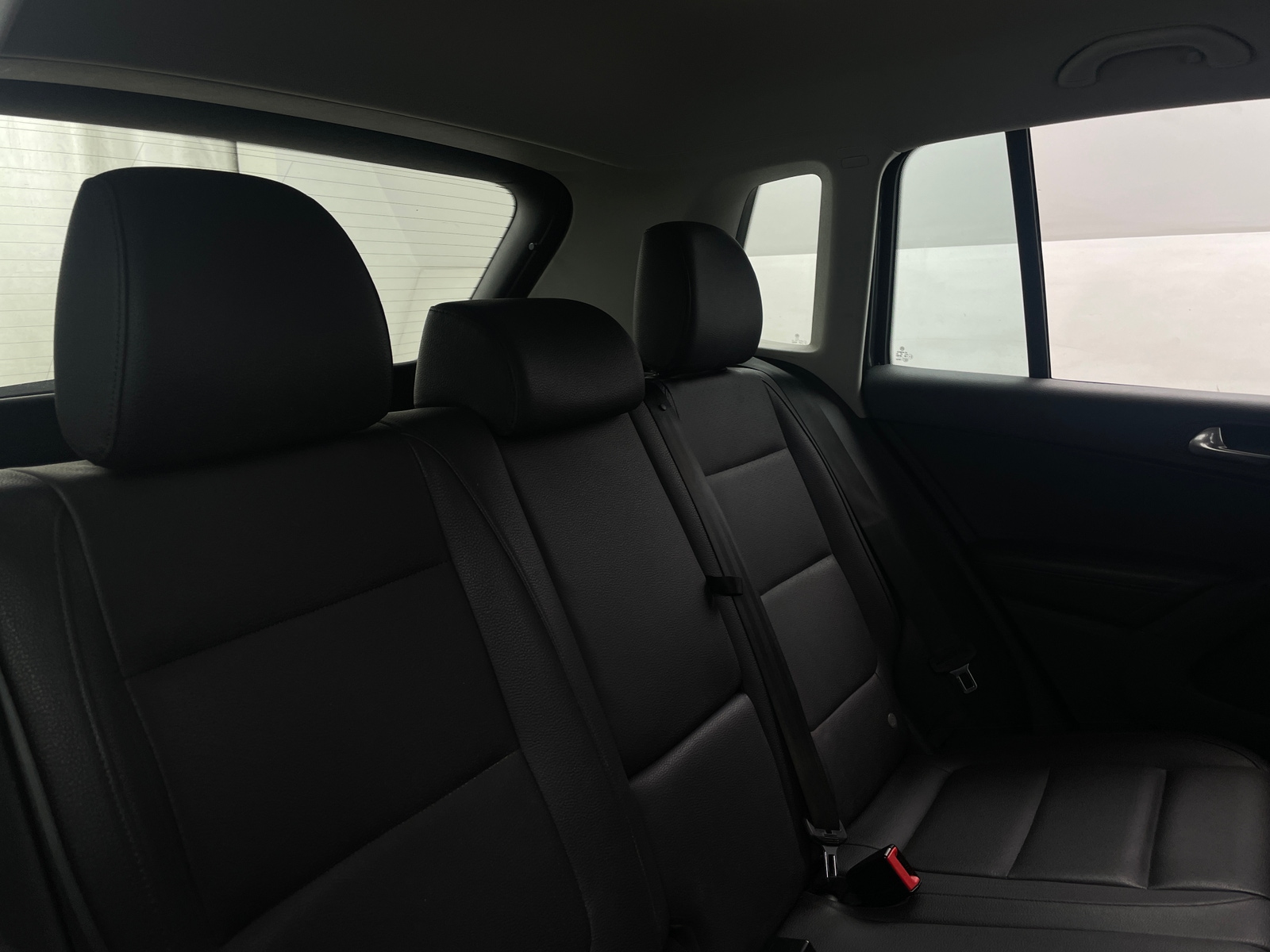 Thumbnail: 2017 Volkswagen Tiguan - 5