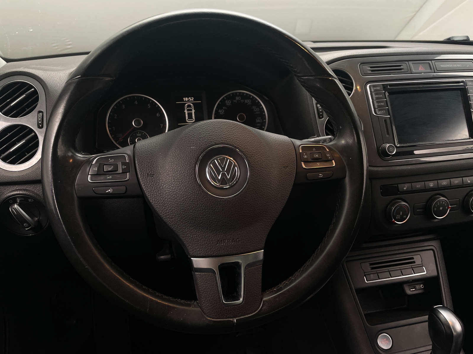 Thumbnail: 2017 Volkswagen Tiguan - 4
