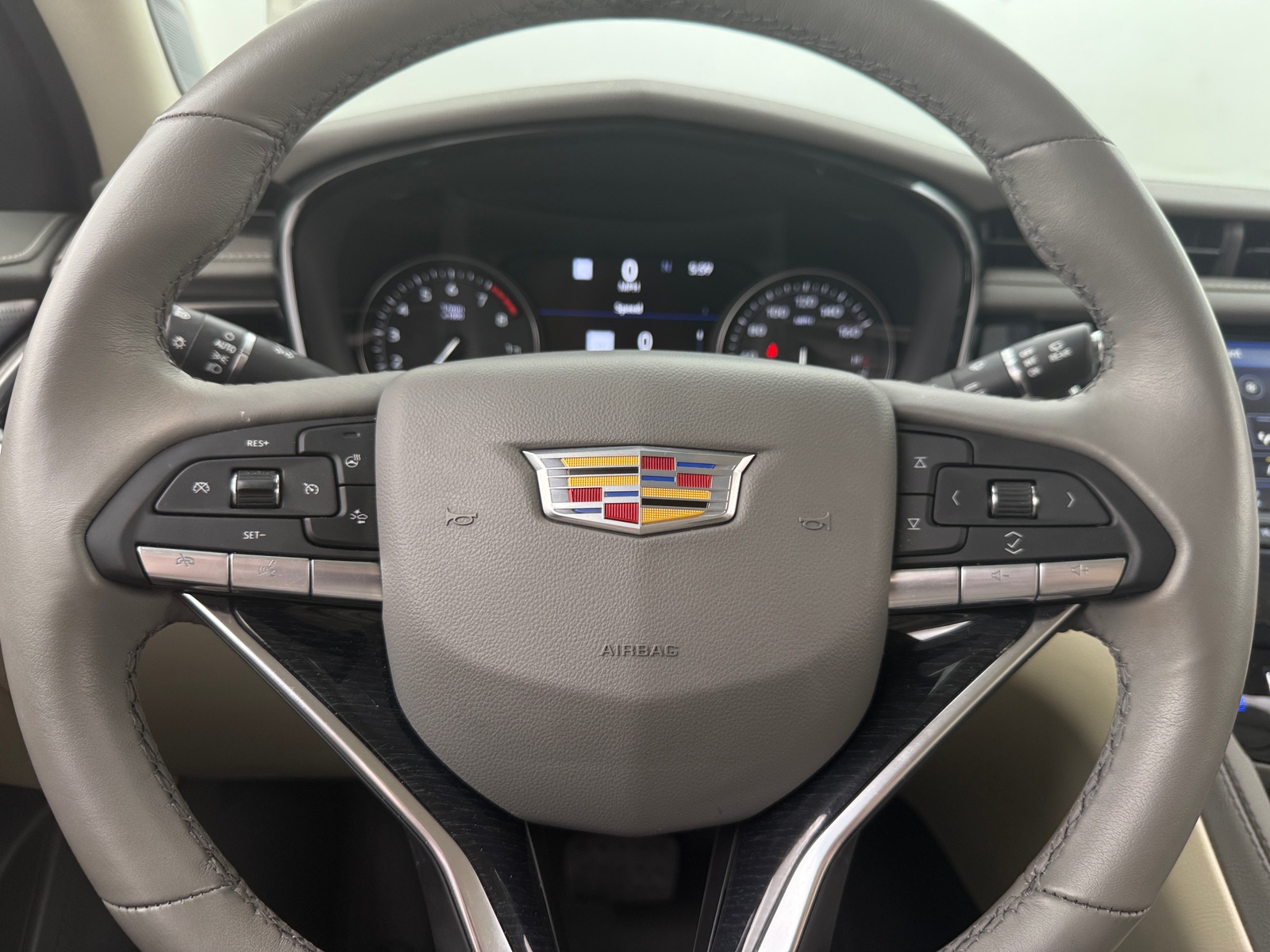 Thumbnail: 2024 Cadillac XT6 - 4