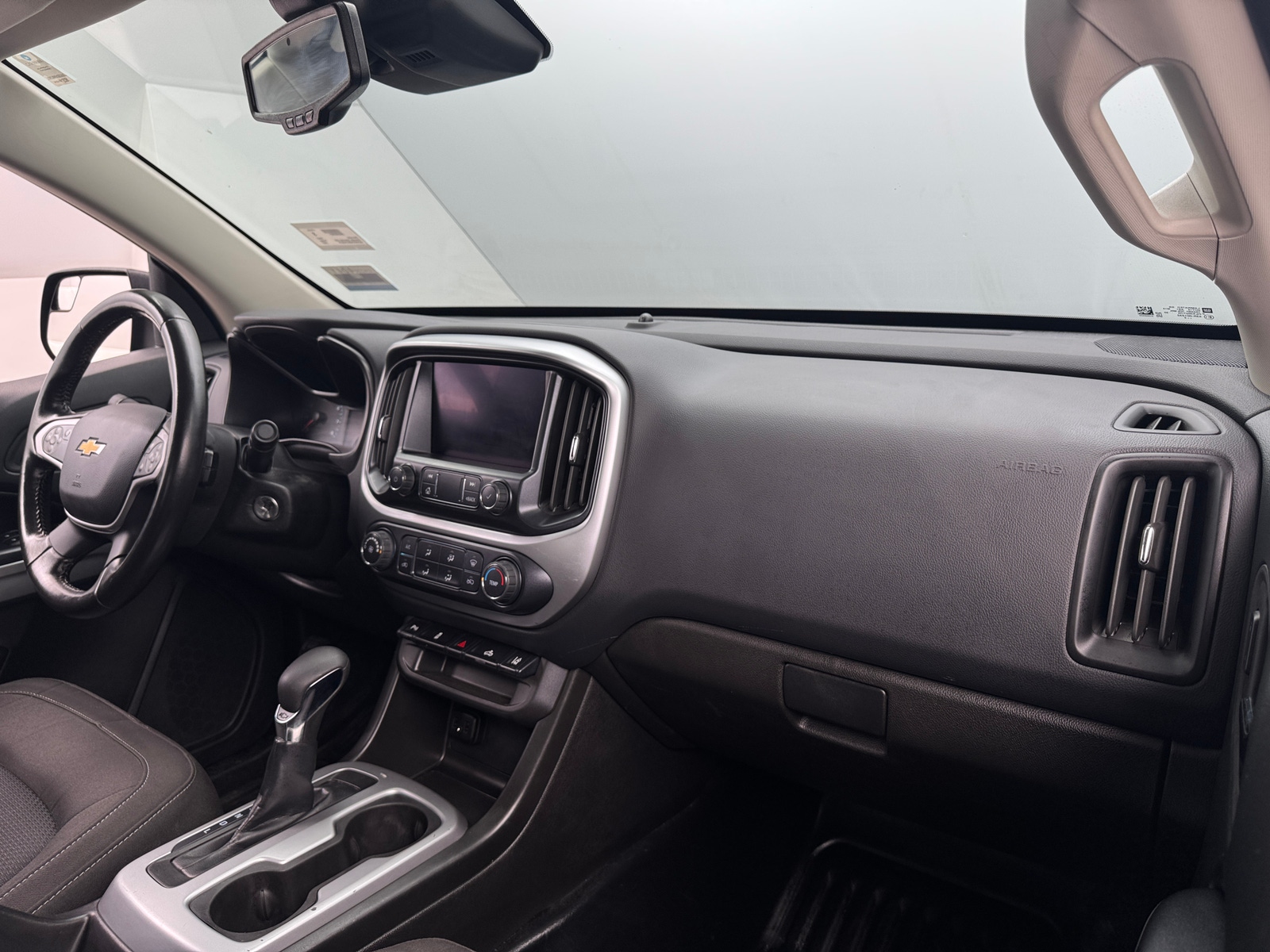 Thumbnail: 2022 Chevrolet Colorado - 3