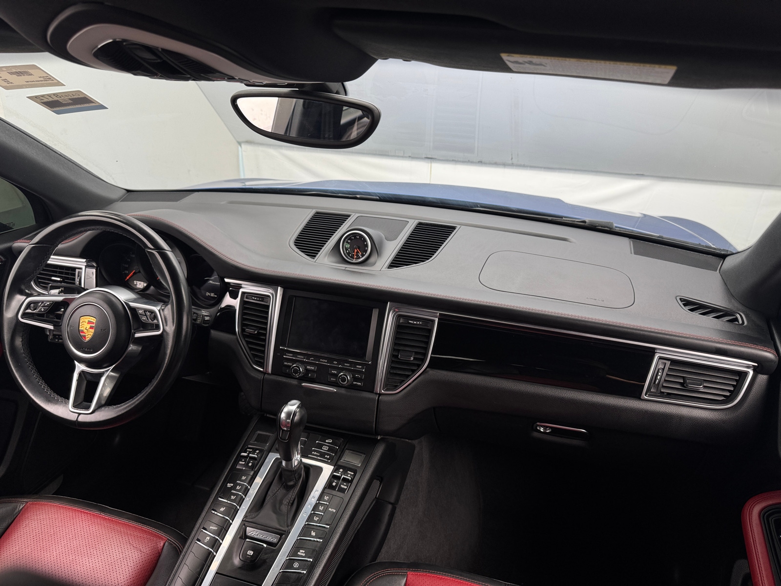 Thumbnail: 2016 Porsche Macan - 2
