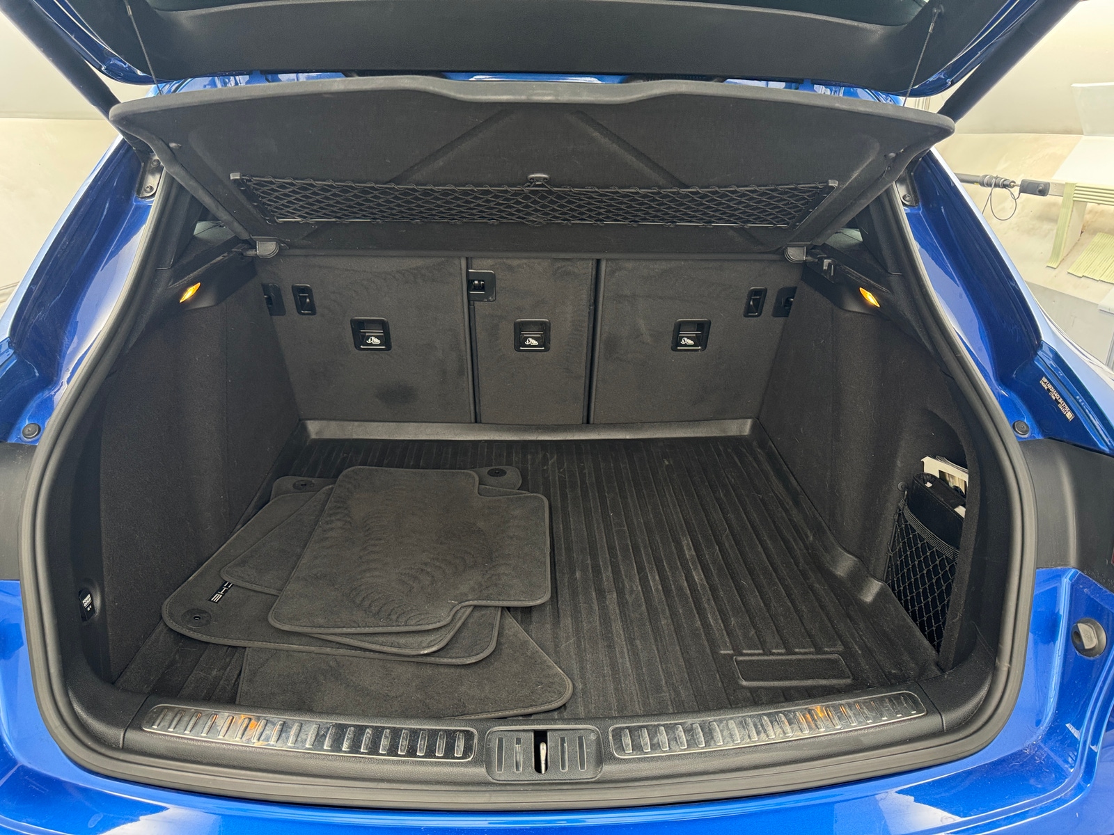 Thumbnail: 2016 Porsche Macan - 6